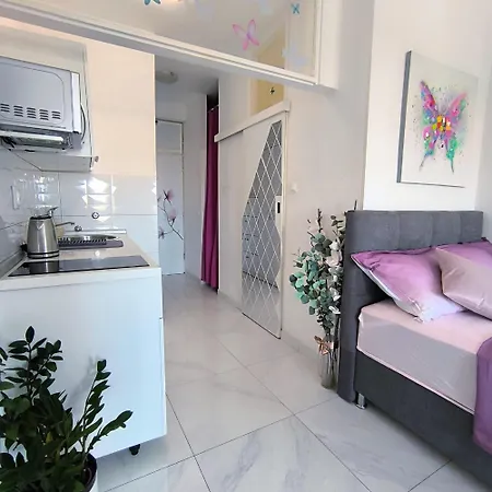 Cute Studio-great Location *